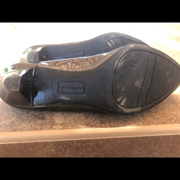 🎅🏻 DESIGNER ANNE KLEIN METALLIC SILVER 1.75” HEEL PUMPS SIZE 6M - Picture 8 of 8